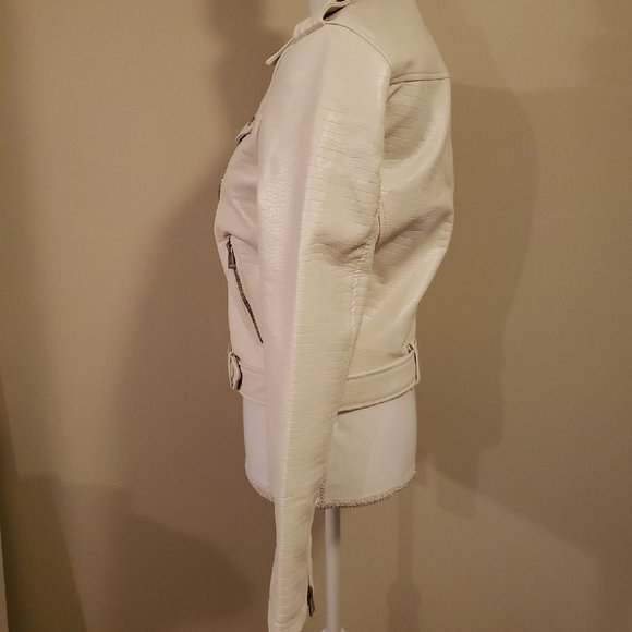 Early Black Friday! Levis Off White Faux Leather Jacket - Medium - Picture 4 of 6
